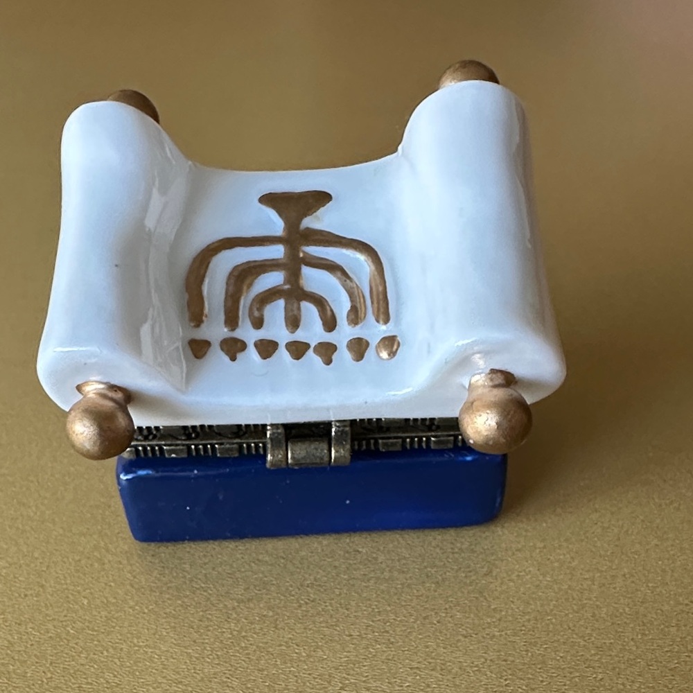 Vintage Menorah Trinket Box - Picture 5 of 11